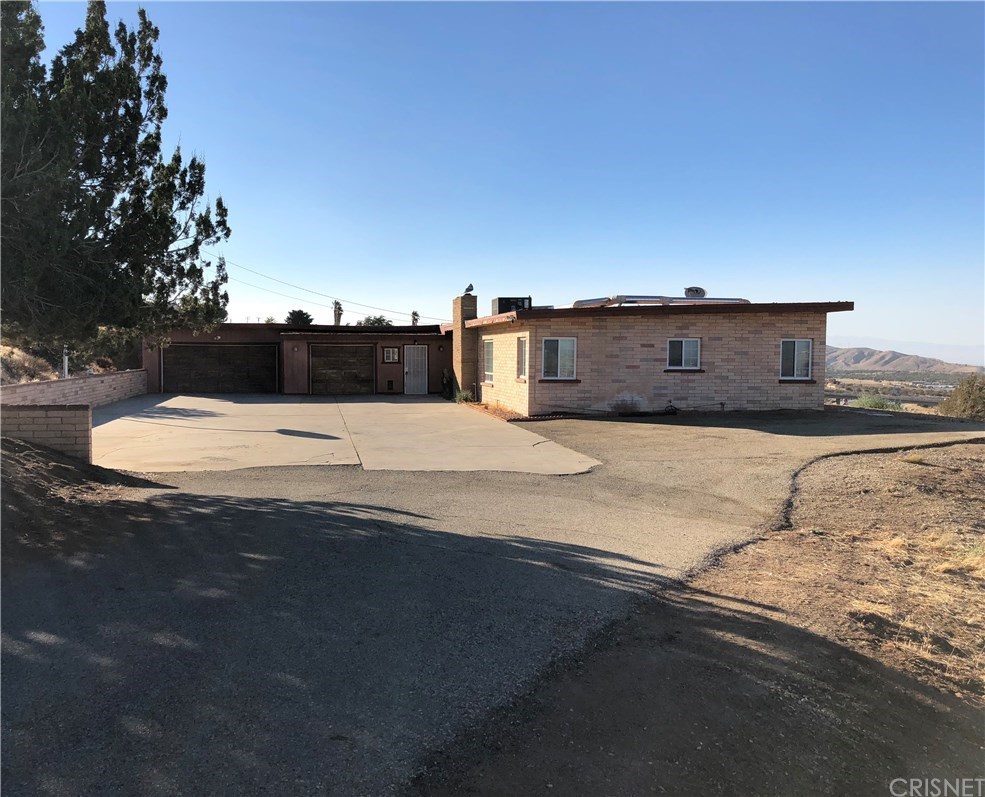 175 Lakeview Drive, Palmdale, CA 93551