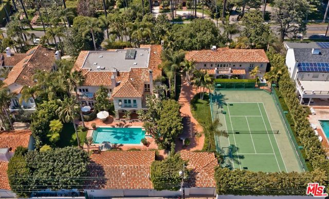 812 Bedford Drive, Beverly Hills, CA 90210