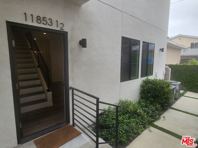 11853 Dehougne St Street, North Hollywood, CA 91605