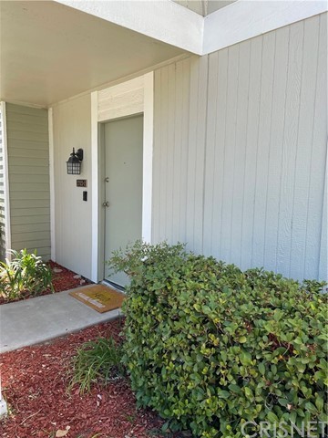 27123 Crossglade Avenue #2, Canyon Country, CA 91351 | Photo 2